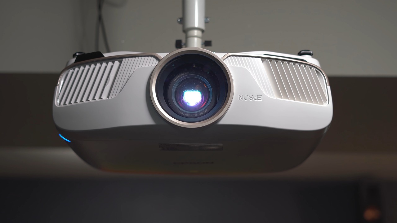 projector, video projector, ceiling projector-7023604.jpg